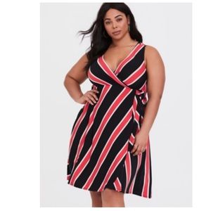 Red & Black wrap dress. Worn once. Very cute 😘